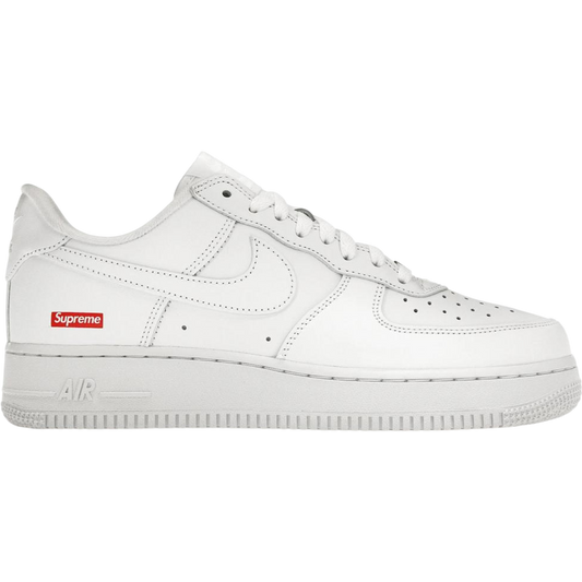 Nike Air Force 1 Low Supreme White hos Wear The Hype